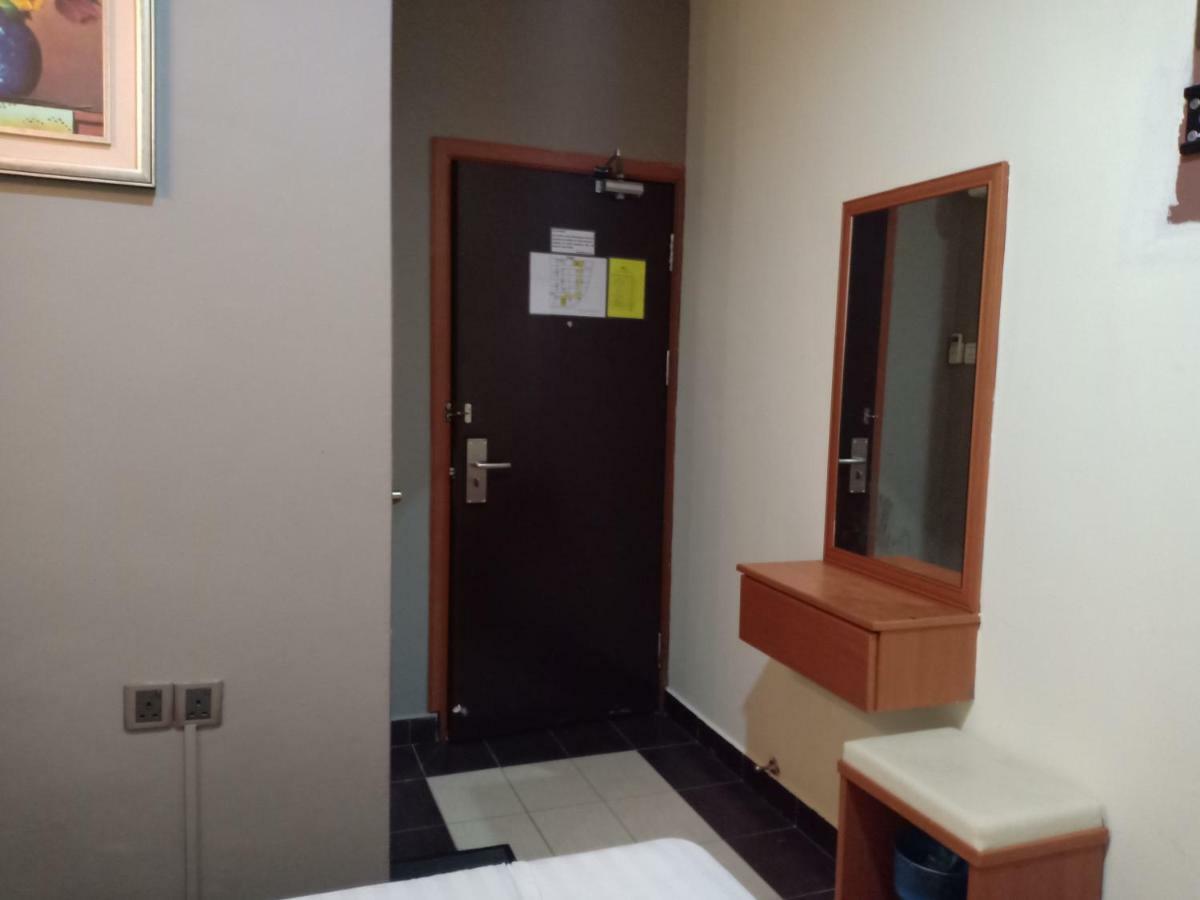 Tc Inn Business Hotel @ スリ・カンバンガン エクステリア 写真